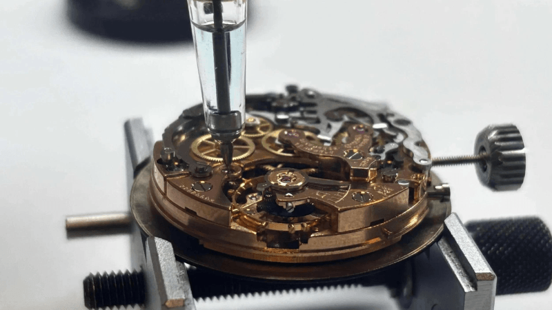 Bộ máy đồng hồ cơ cần được bảo dưỡng định kỳ